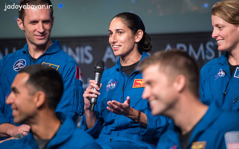 یاسمین مقبلی در جمع فضانوردان ناسا