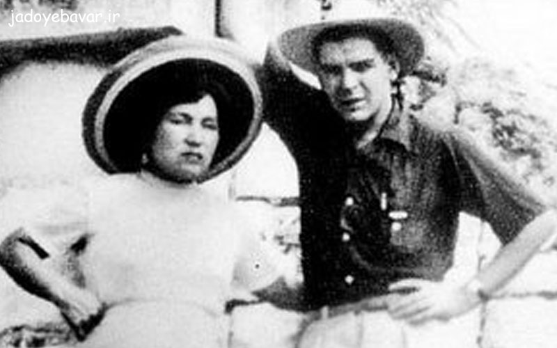 چه گوارا با همسر اولش هیلدا گادیا در چیچن ایتزا در طول سفر ماه عسلشان