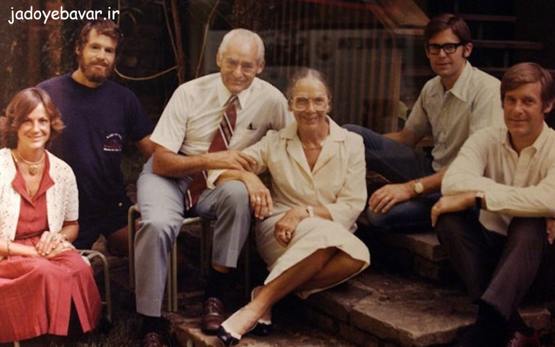 سام والتون در کنار خانواده اش