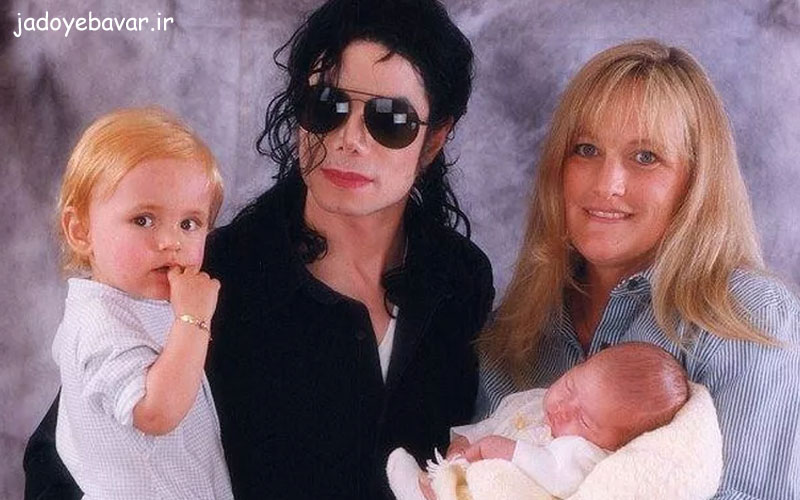 مایکل جکسون و دبی رو به همراه فرزندانشان