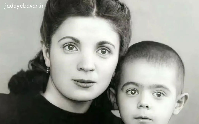 کودکی عارف عارف کیا به همراه مادرش